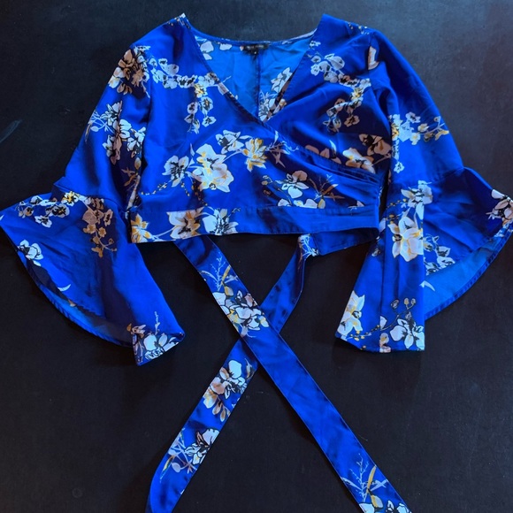 River Island/ ASOS Floral Frill Sleeve Crop Top Blue with white flowers. Size 6 - Picture 8 of 9